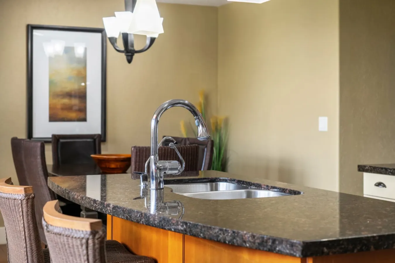 Three Sisters View, BBQ, Hot Tub & Pool Access 16