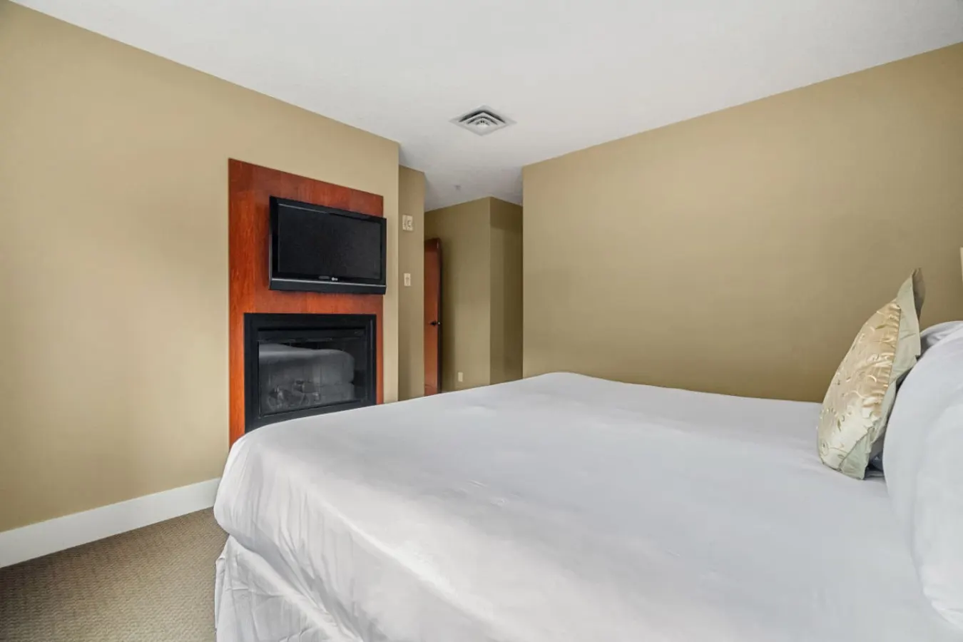 Three Sisters View, BBQ, Hot Tub & Pool Access 19