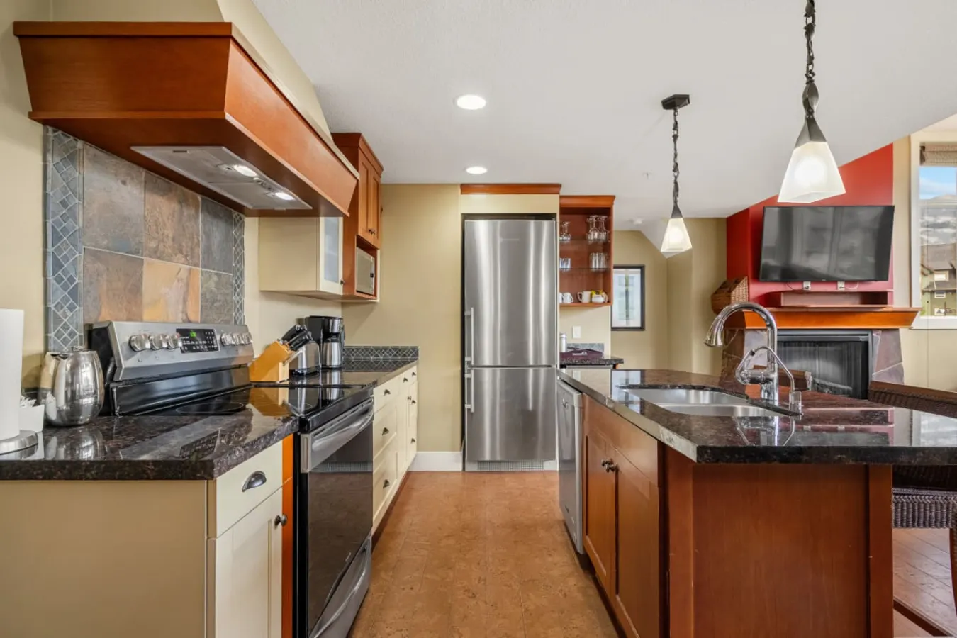 Three Sisters View, BBQ, Hot Tub & Pool Access 4
