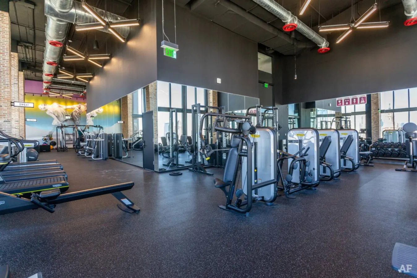 Superb Unit with priceless location and amenities 2
