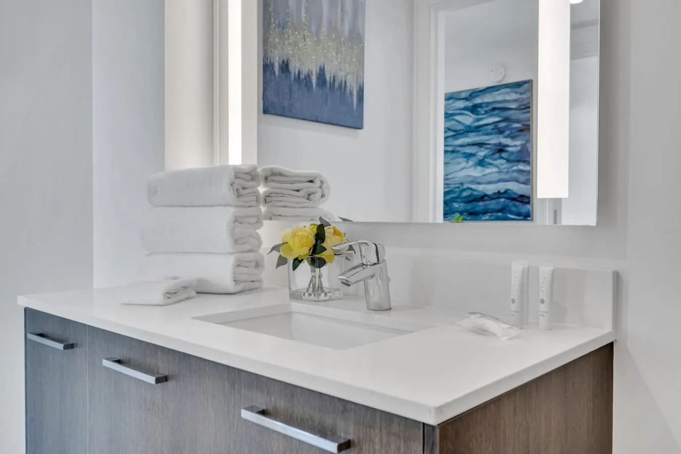 Superb Unit with priceless location and amenities 9