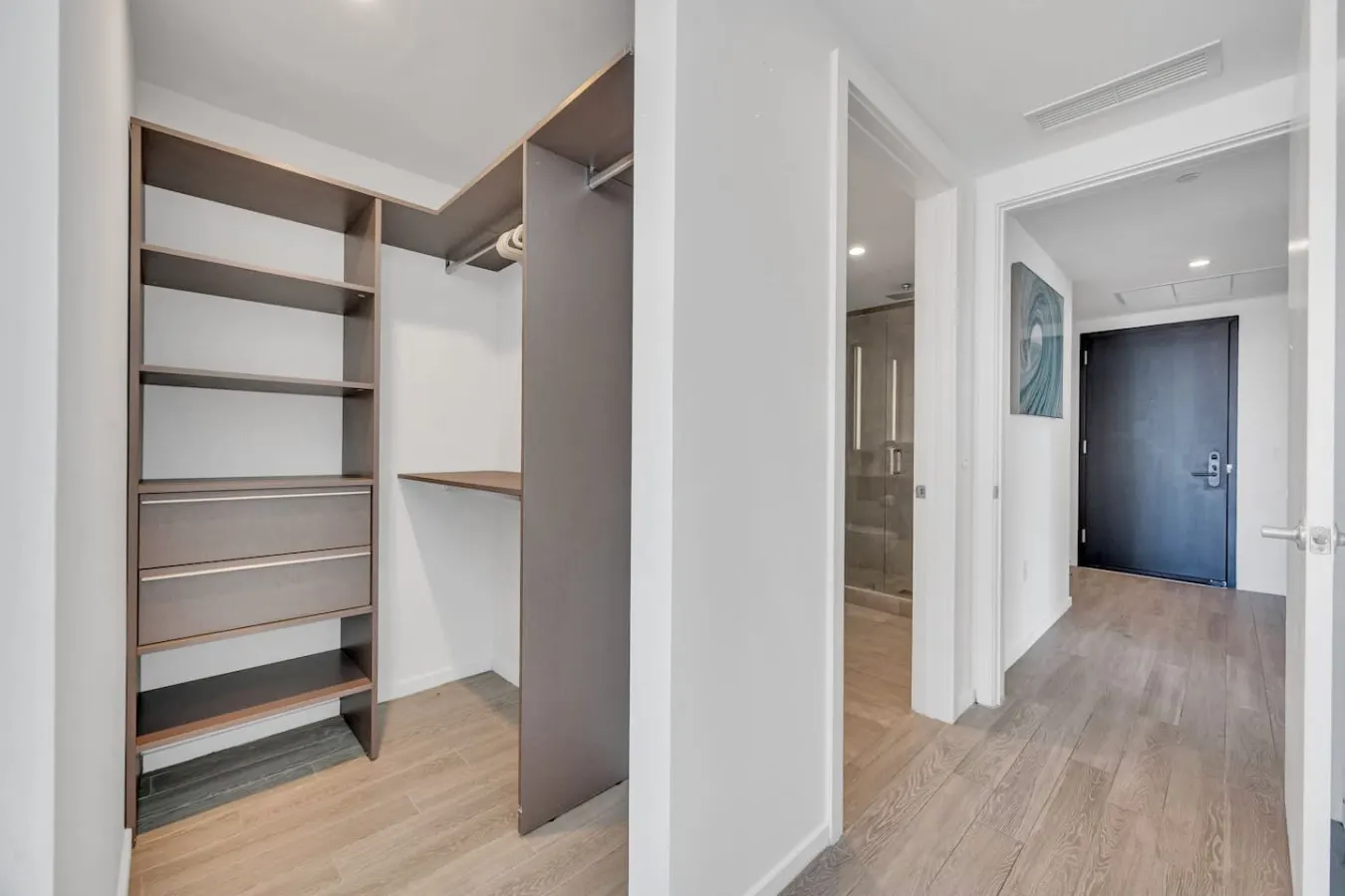 Superb Unit with priceless location and amenities 12