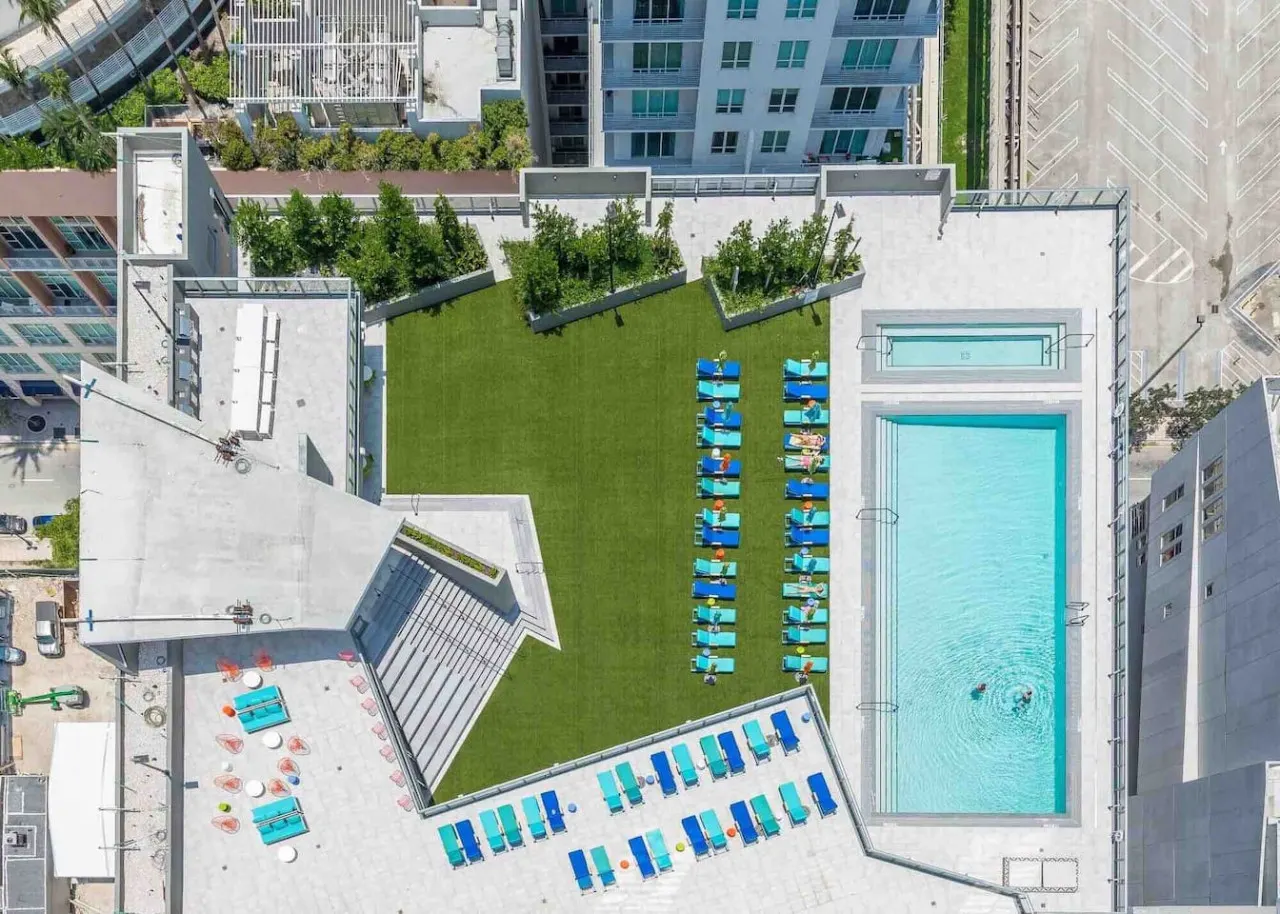 Superb Unit with priceless location and amenities 4