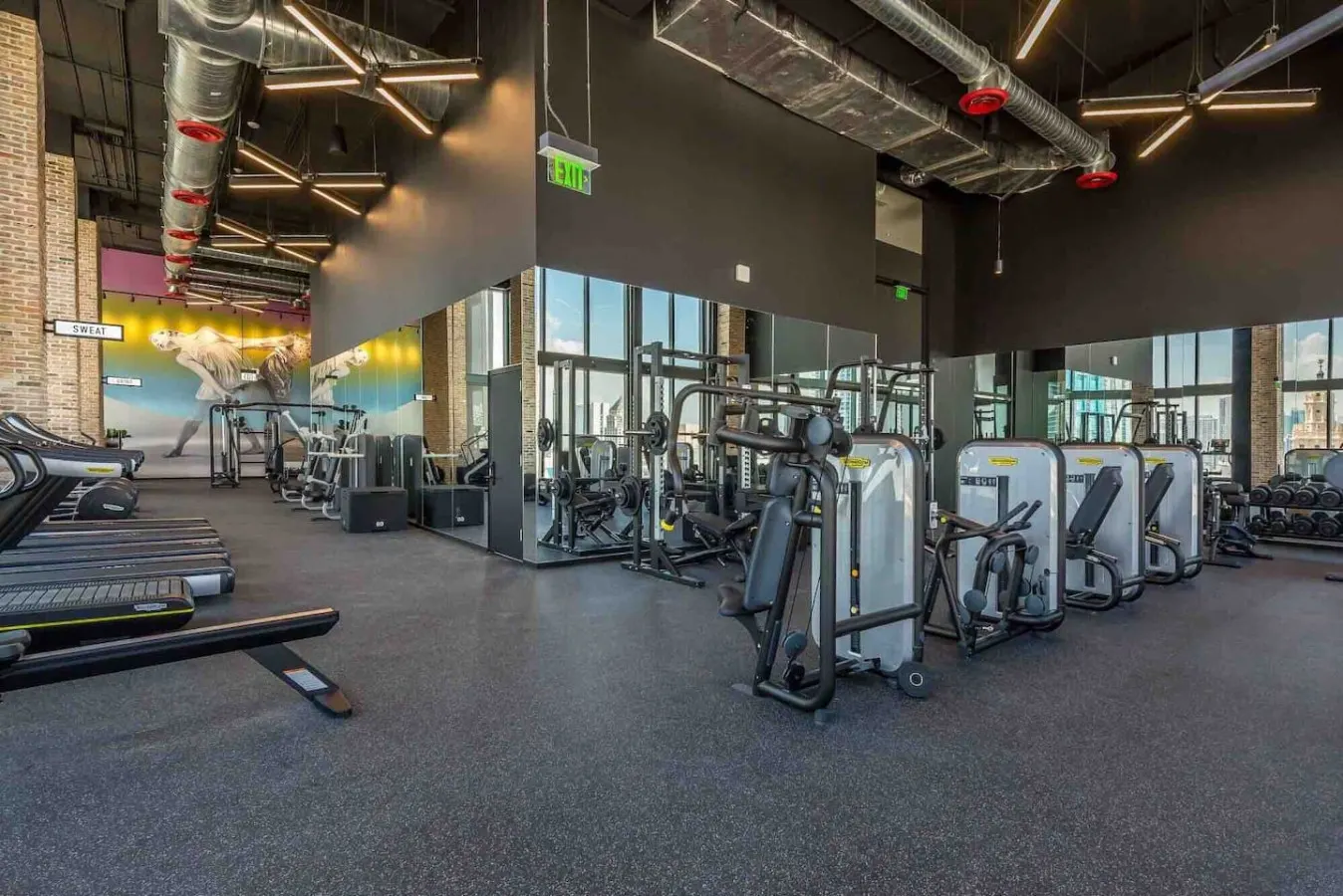 Superb Unit with priceless location and amenities 5