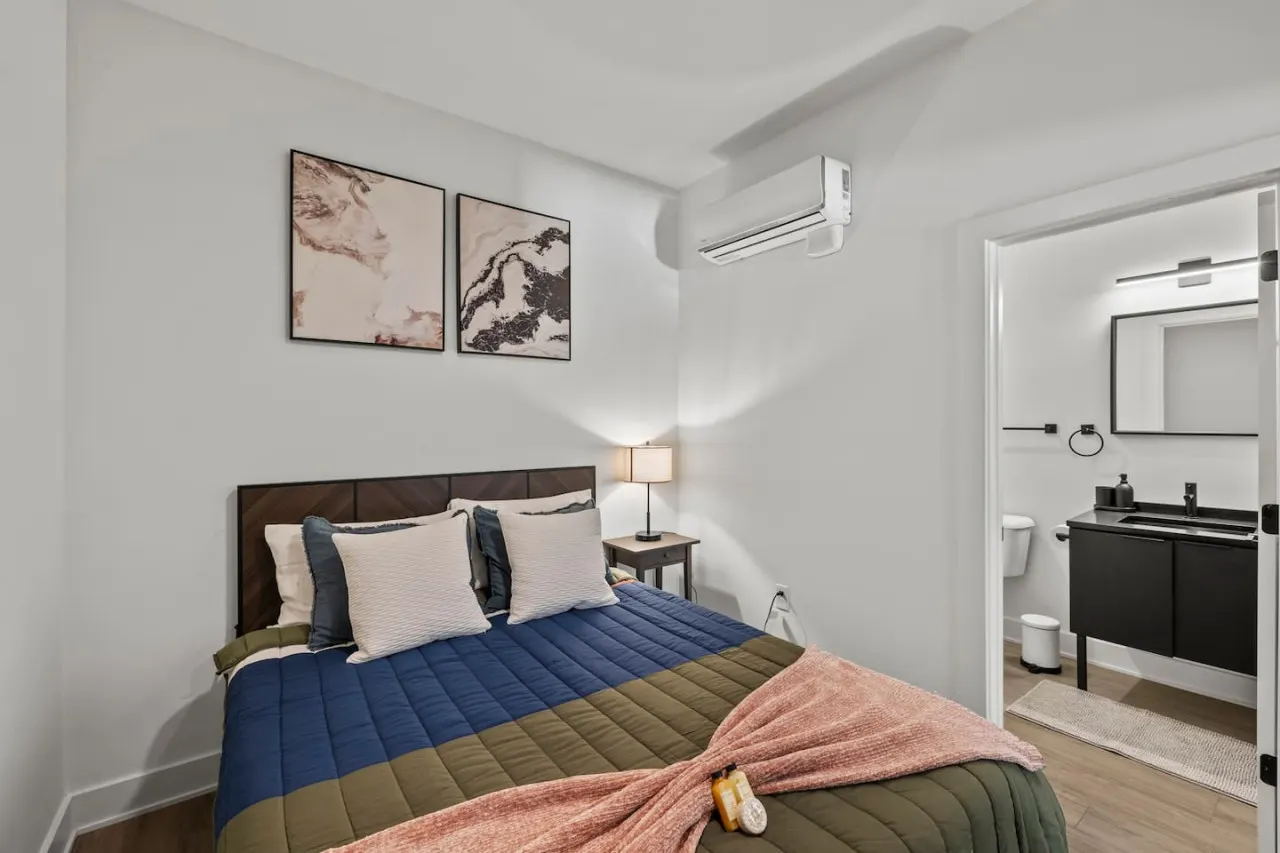 Modern Escape at Franklin Park! 1