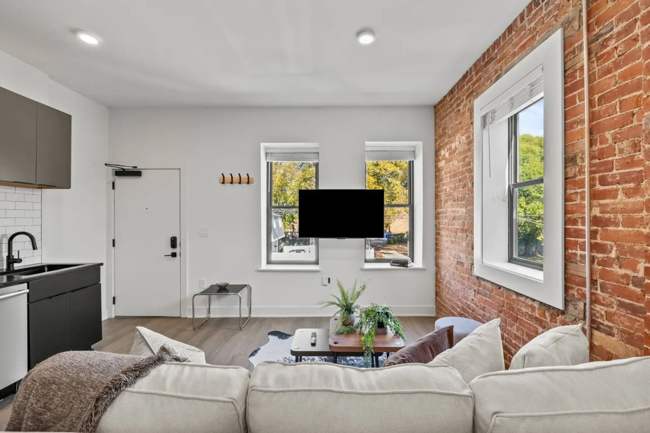 Modern Escape at Franklin Park! 2