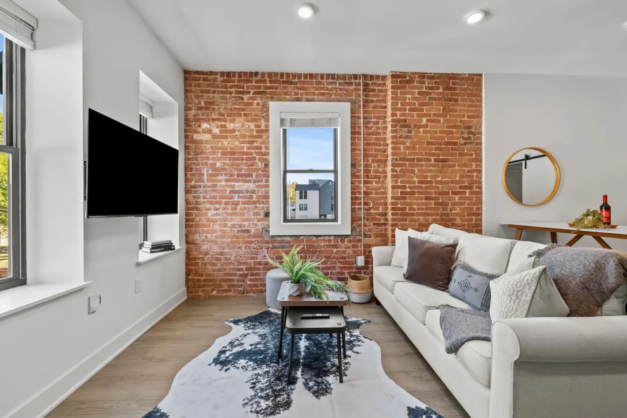 Modern Escape at Franklin Park! 11