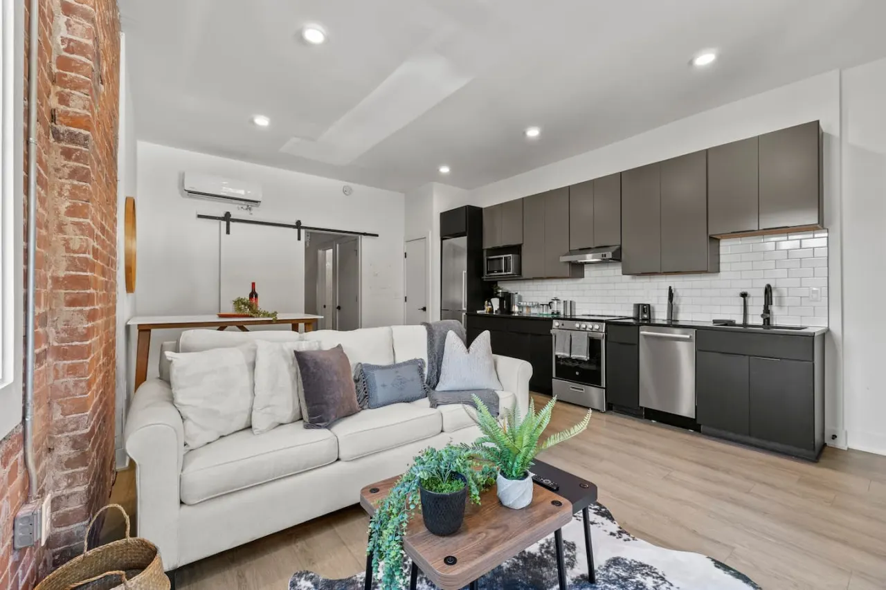 Modern Escape at Franklin Park! 12