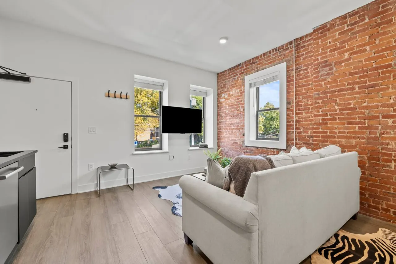 Modern Escape at Franklin Park! 13