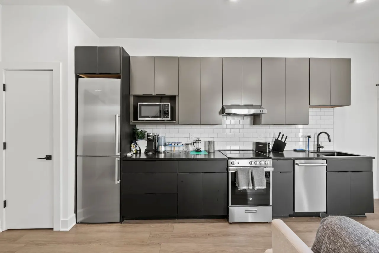 Modern Escape at Franklin Park! 3