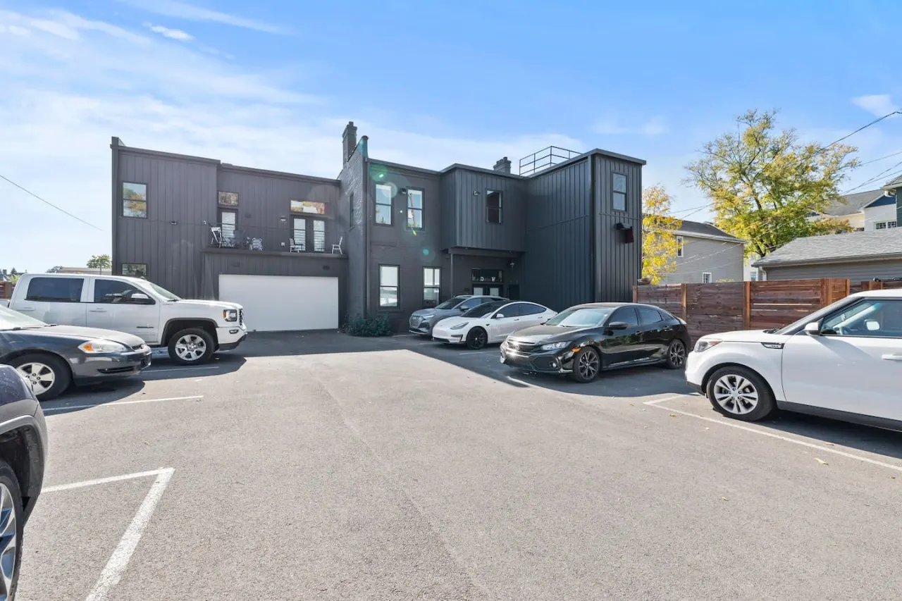 Modern Escape at Franklin Park! 5