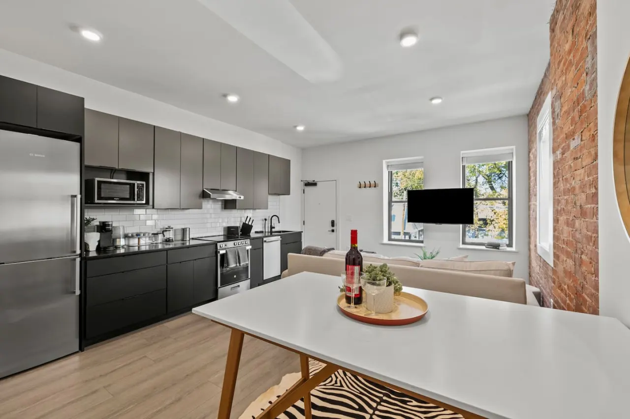 Modern Escape at Franklin Park! 7