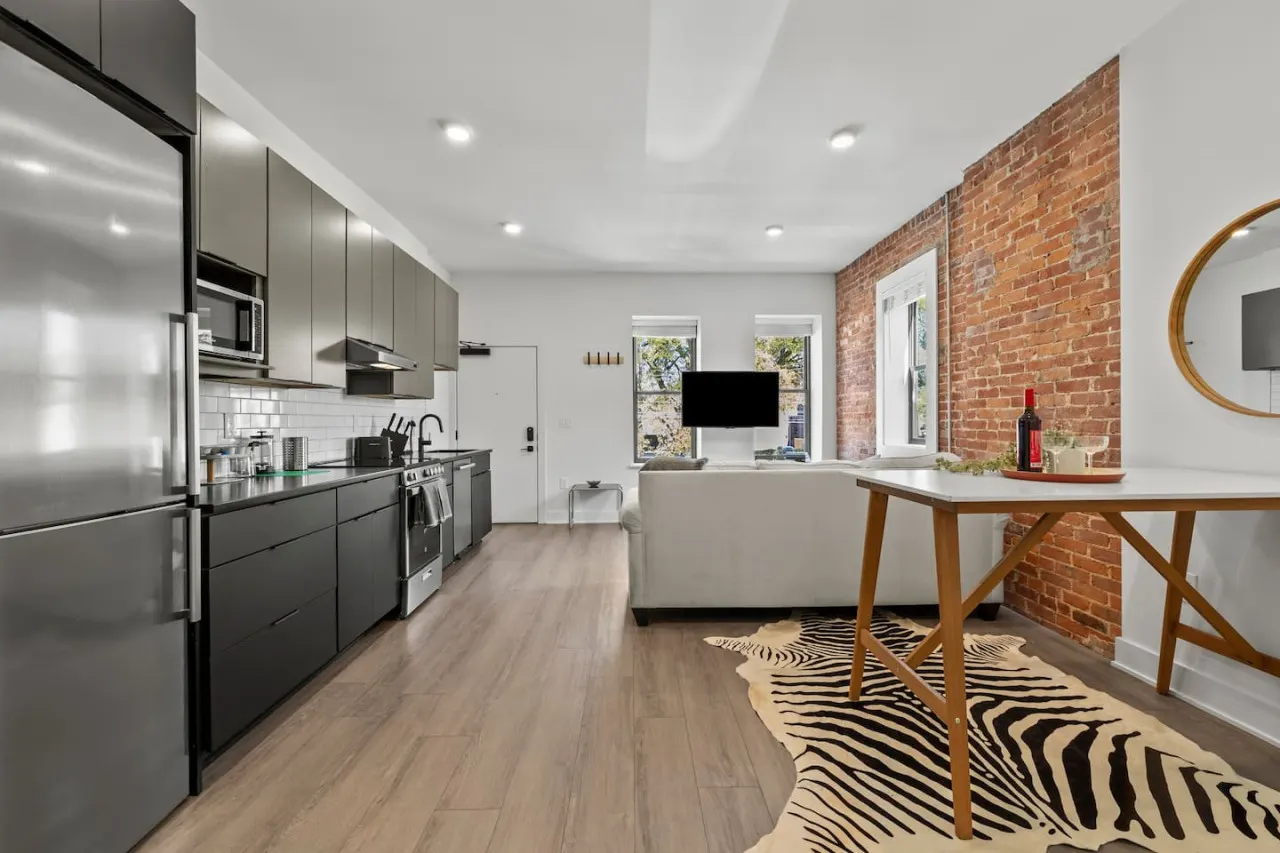 Modern Escape at Franklin Park! 8