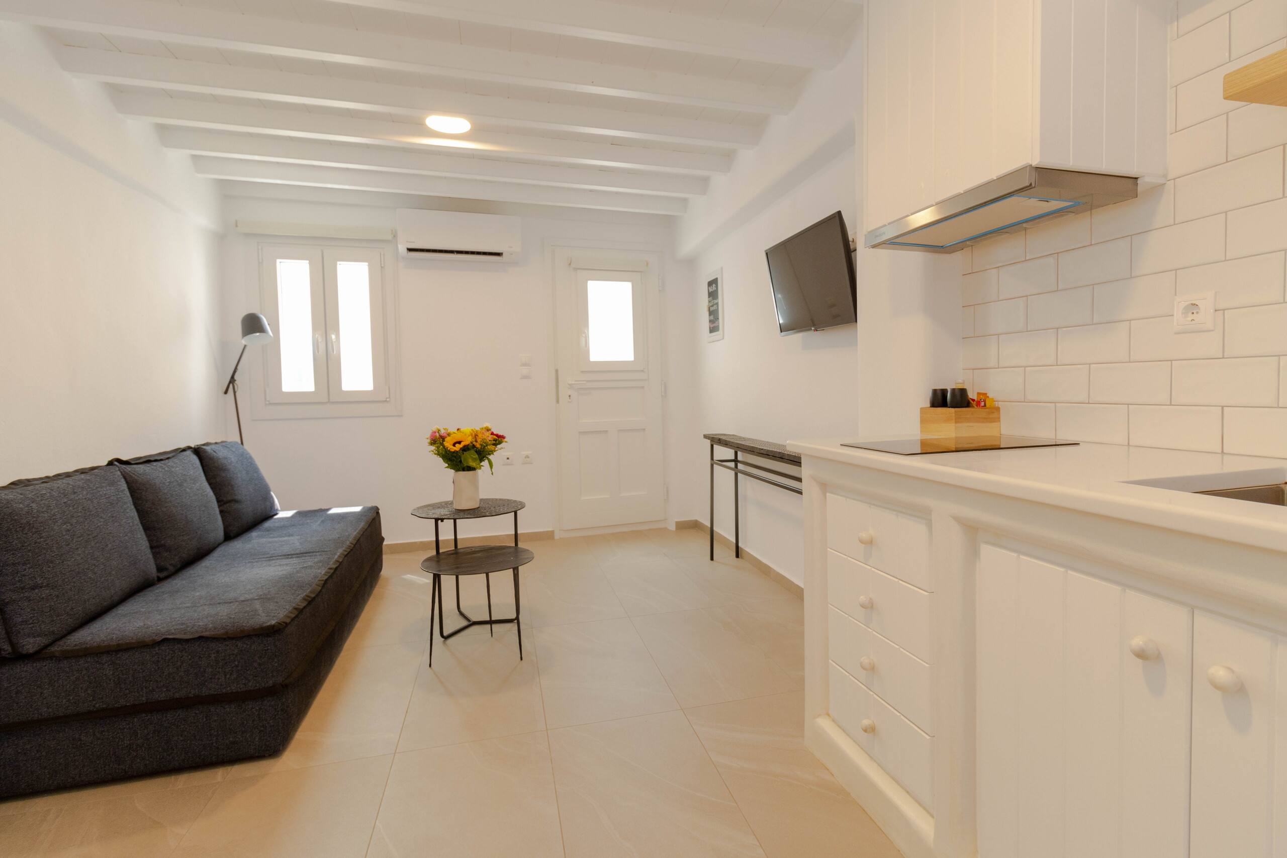 Skepi Two-Story Elegant House | Mykonos Town 7