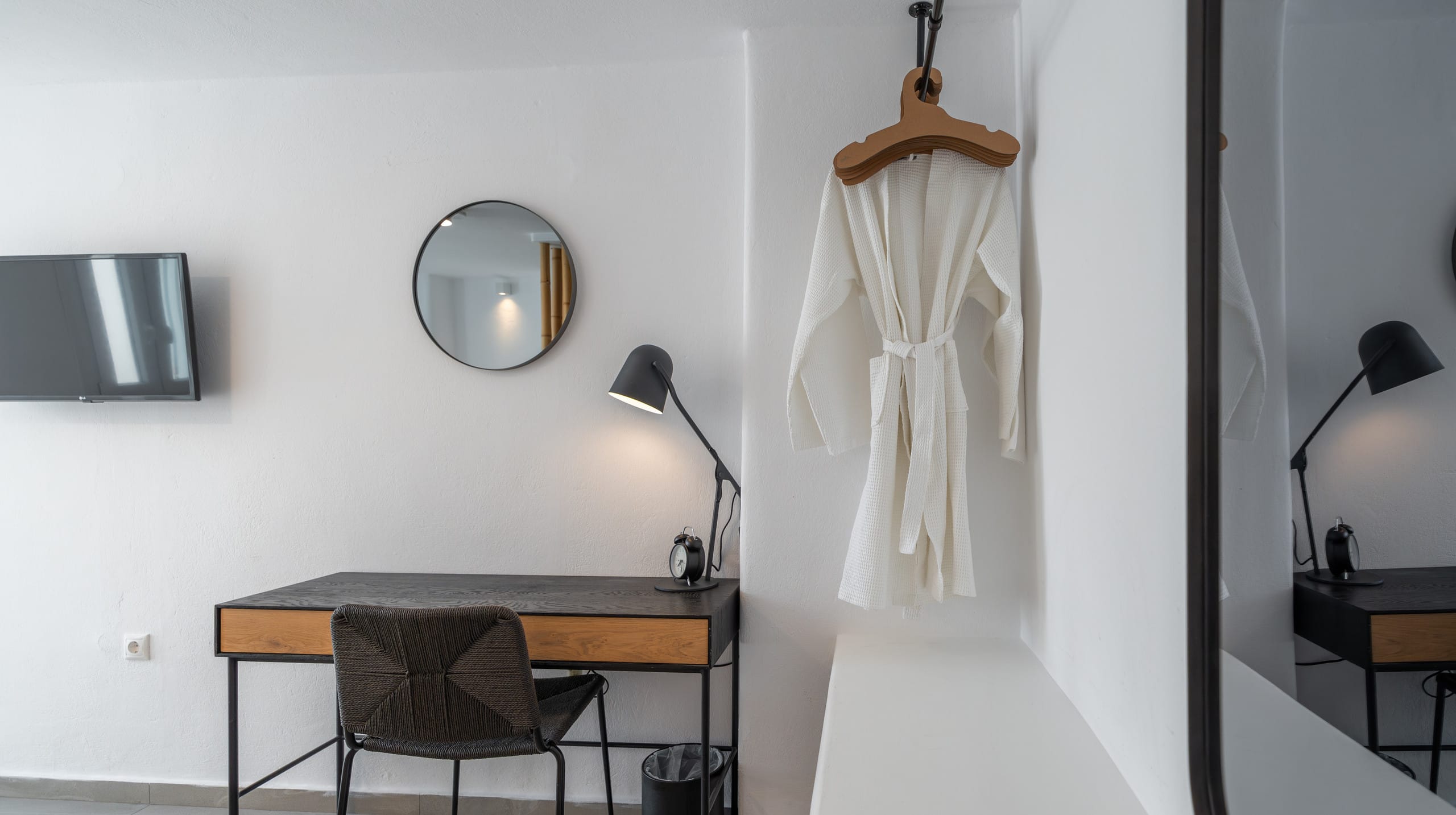 Skepi Two-Story Elegant House | Mykonos Town 14