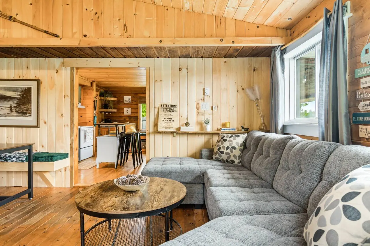 3 bedroom Cozy Cabin with Large Cedar Hot Tub 9