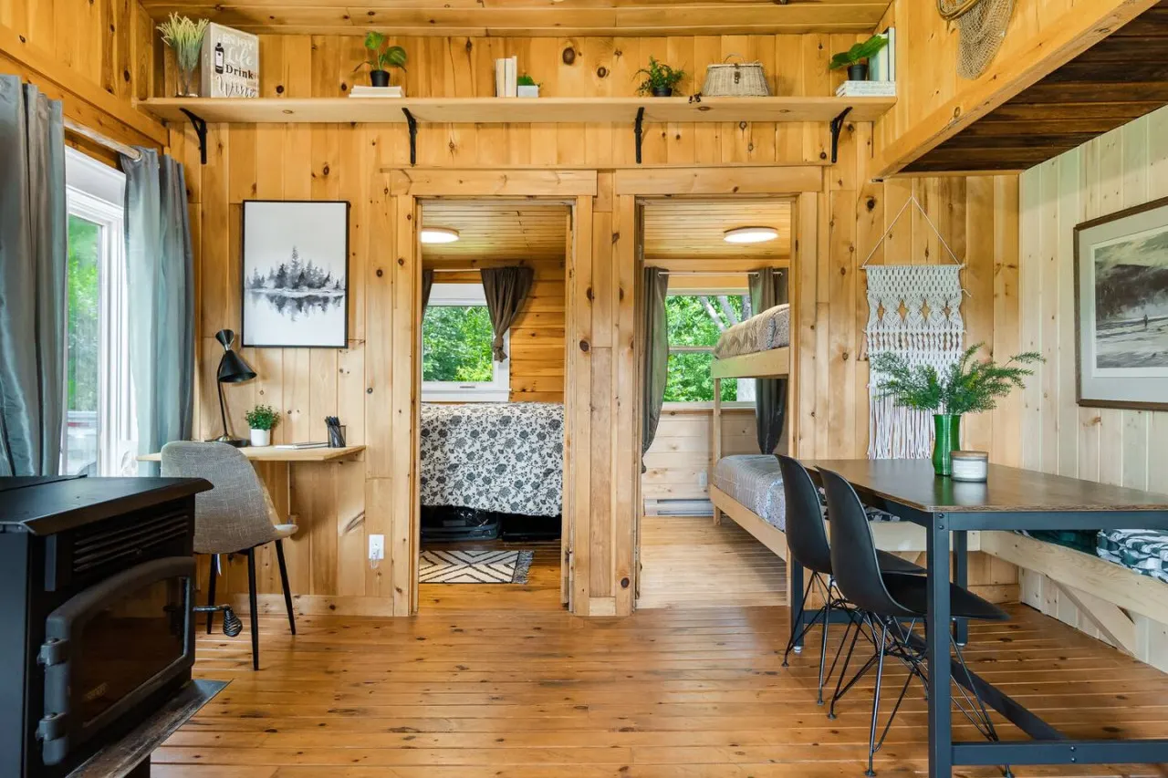 3 bedroom Cozy Cabin with Large Cedar Hot Tub 11