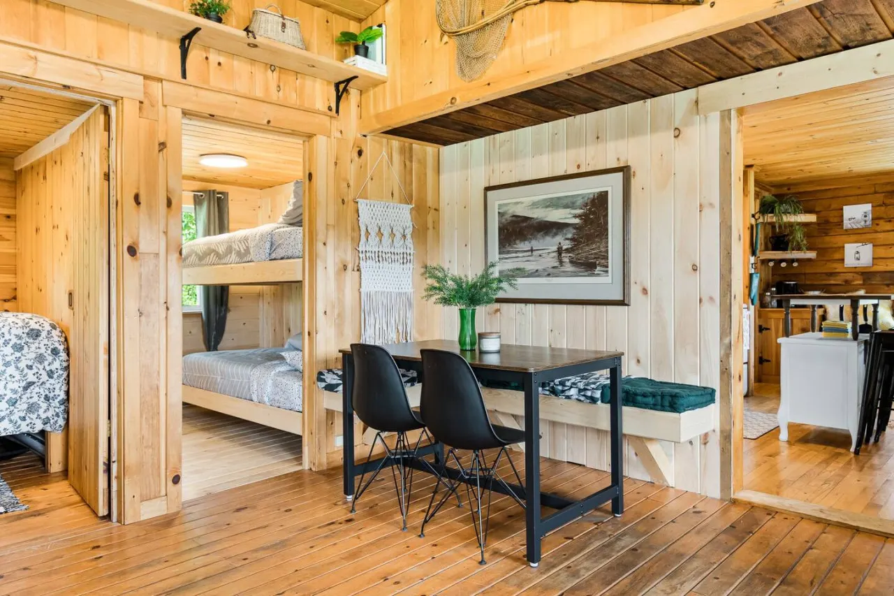 3 bedroom Cozy Cabin with Large Cedar Hot Tub 13