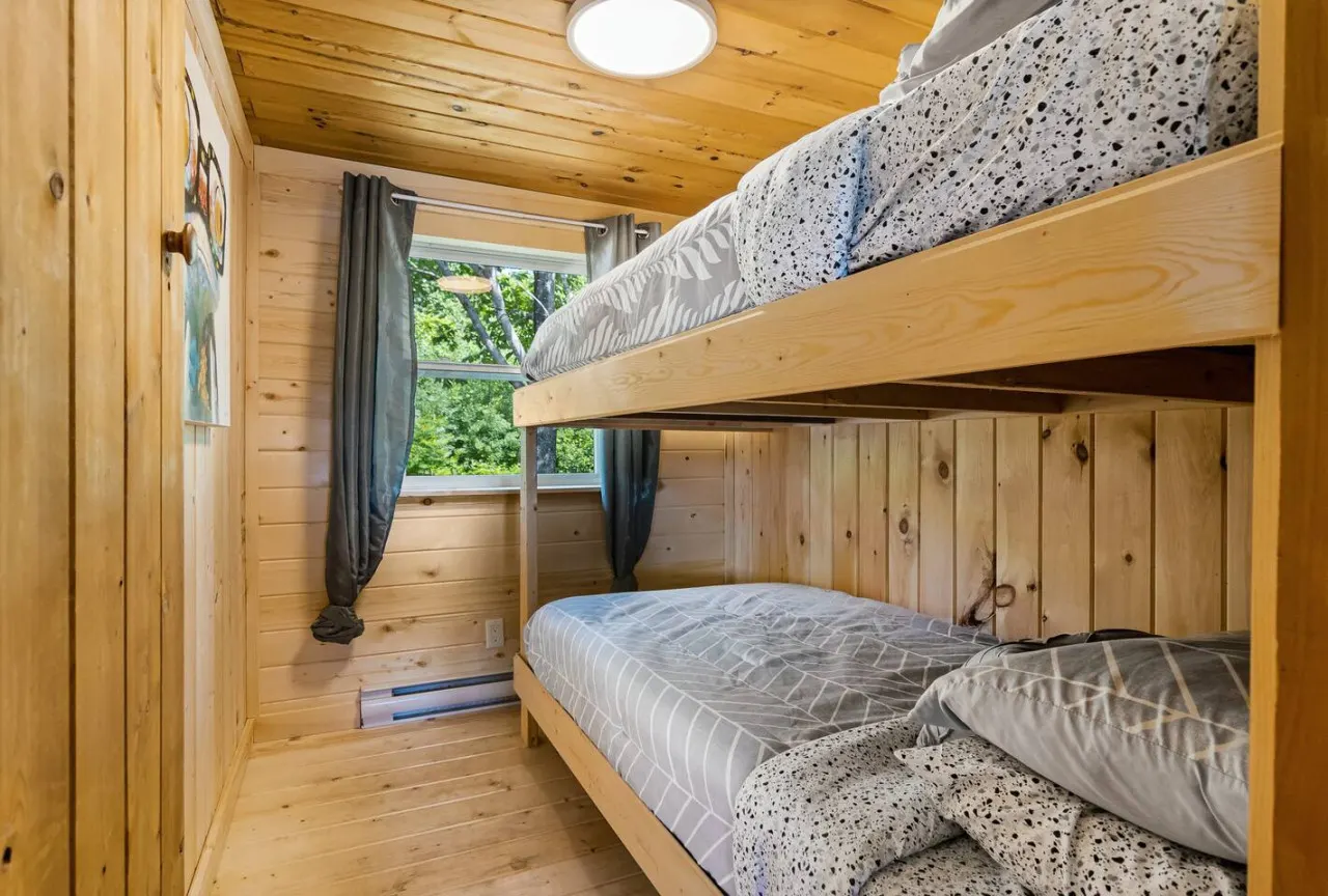 3 bedroom Cozy Cabin with Large Cedar Hot Tub 15