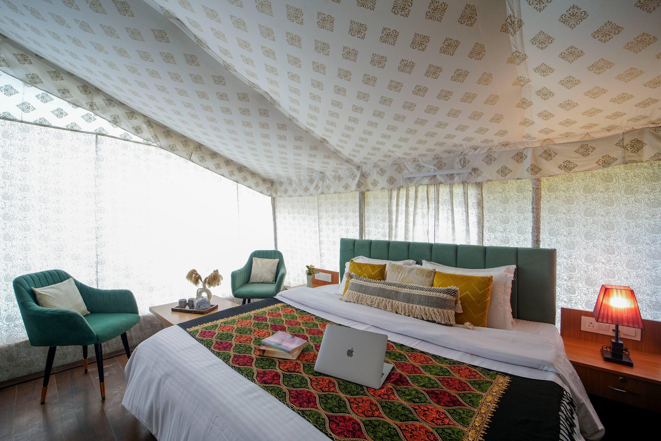Skylight Retreat - Chail 2BR Luxury Glamping 301