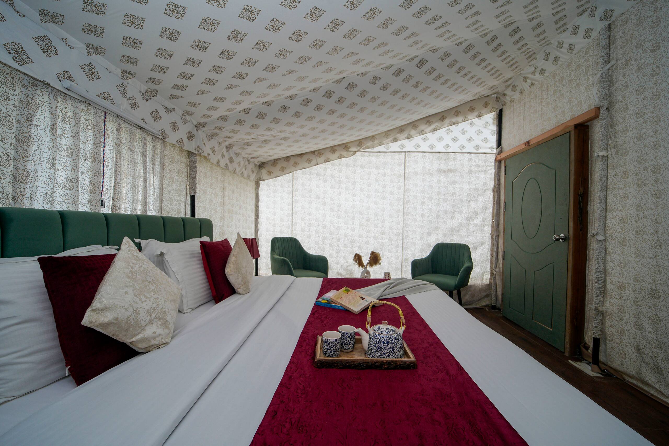 Skylight Retreat - Chail 2BR Luxury Glamping 301 39