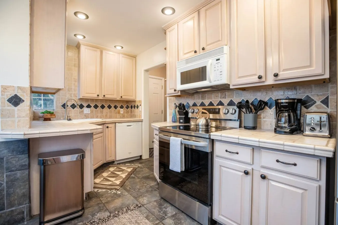 Sugar House Basecamp 4BR Near Park & Dining Sleeps 10 - Near Skiing 17