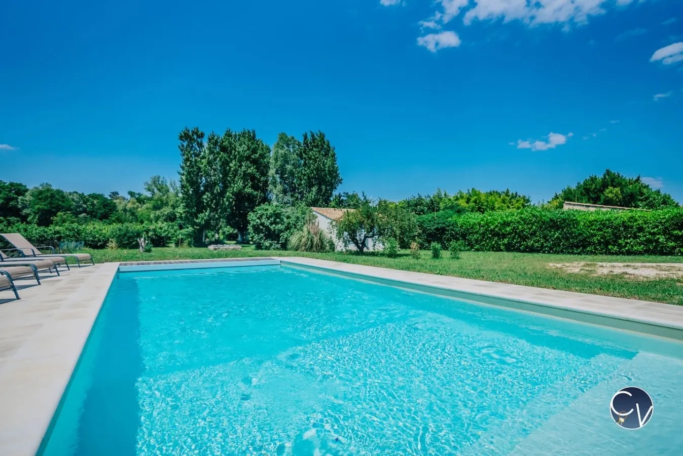 Mazet au calme-Piscine privée-Grand jardin arboré 1