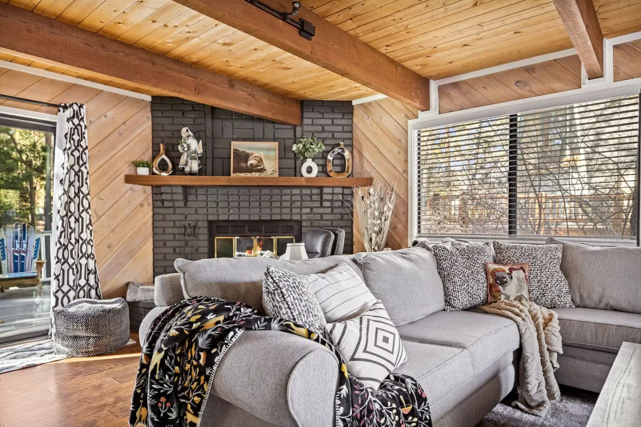 Guest FAV LuxSun & Snow Chalet, Hot Tub, BBQ 14