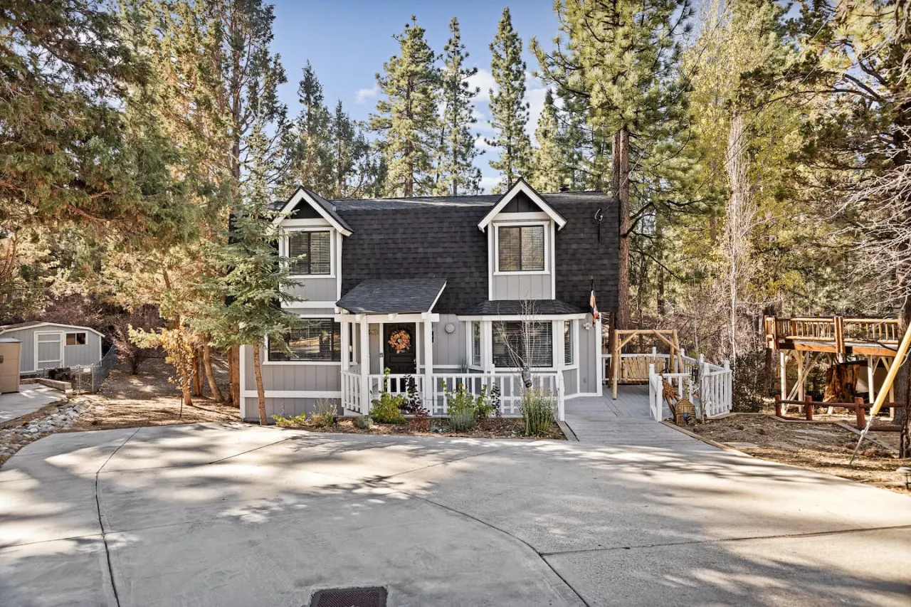 Guest FAV LuxSun & Snow Chalet, Hot Tub, BBQ 5