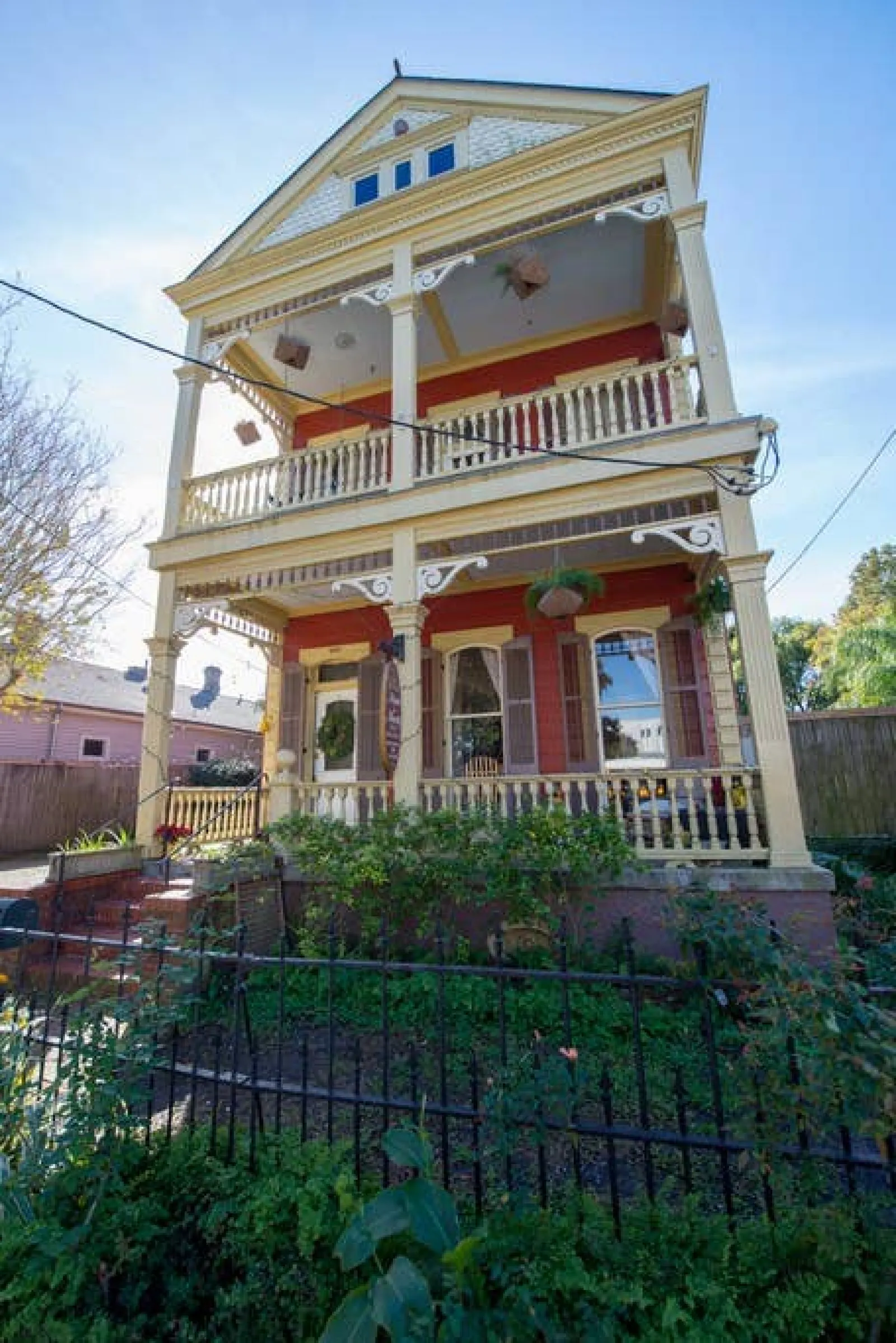 Macarty House-8 bed+10 bath, Great Backyard w/ Pool — photo 2