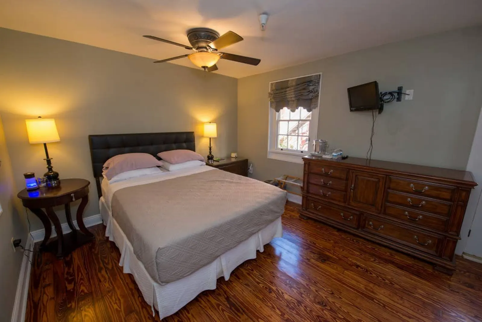 Macarty House-8 bed+10 bath, Great Backyard w/ Pool 14