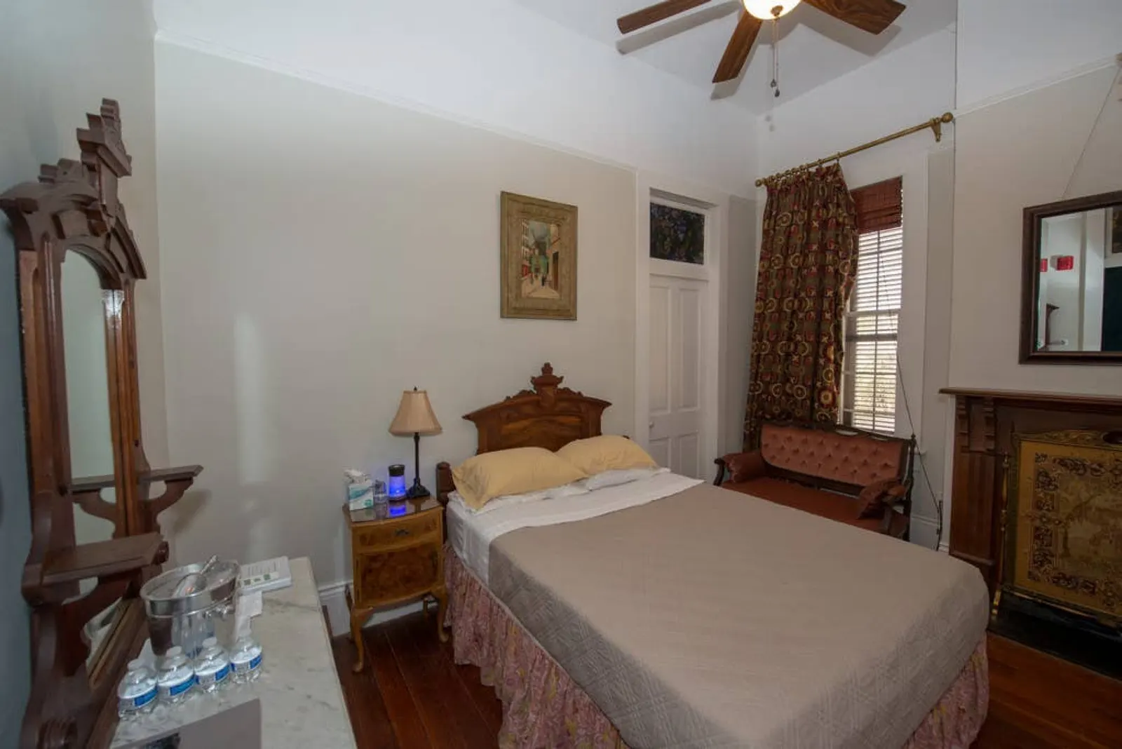 Macarty House-8 bed+10 bath, Great Backyard w/ Pool 6