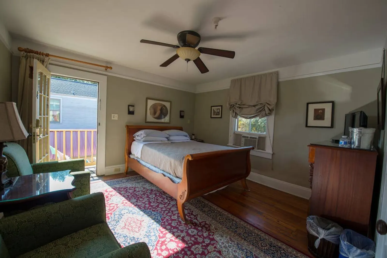 Macarty House-8 bed+10 bath, Great Backyard w/ Pool 8