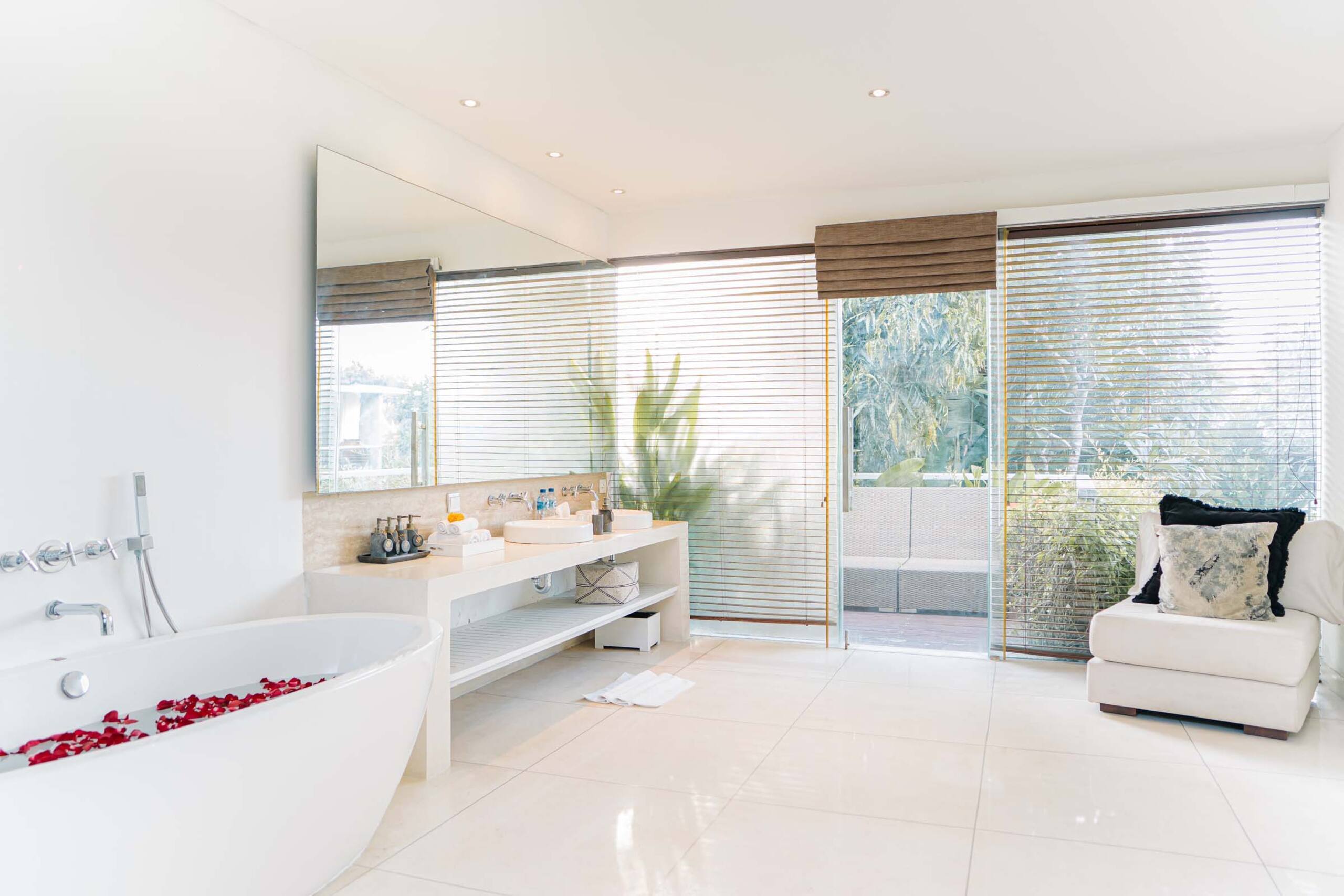 Spacious & Luxury 5BR Villa 100m from beach+butler 40