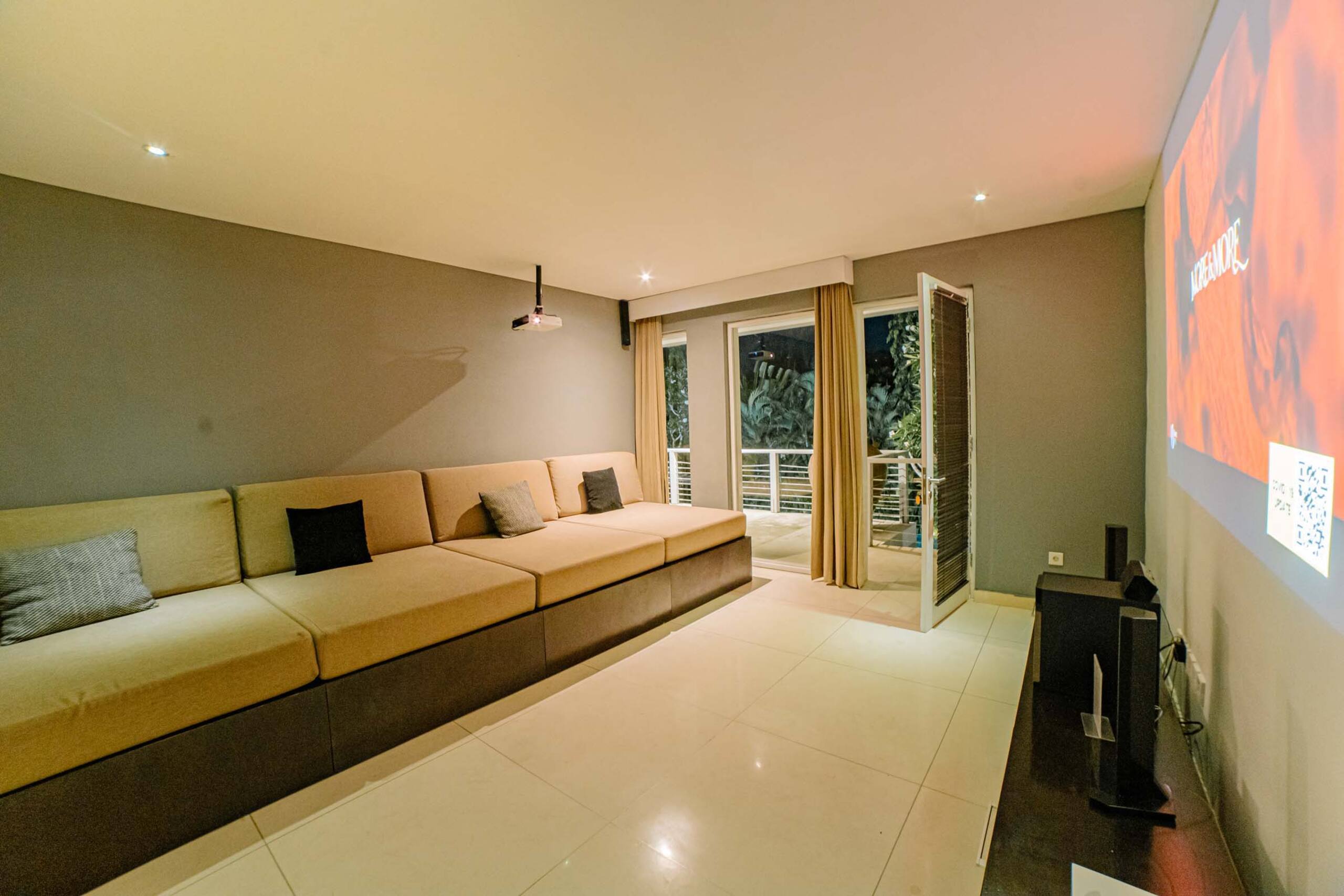 Spacious & Luxury 5BR Villa 100m from beach+butler 15