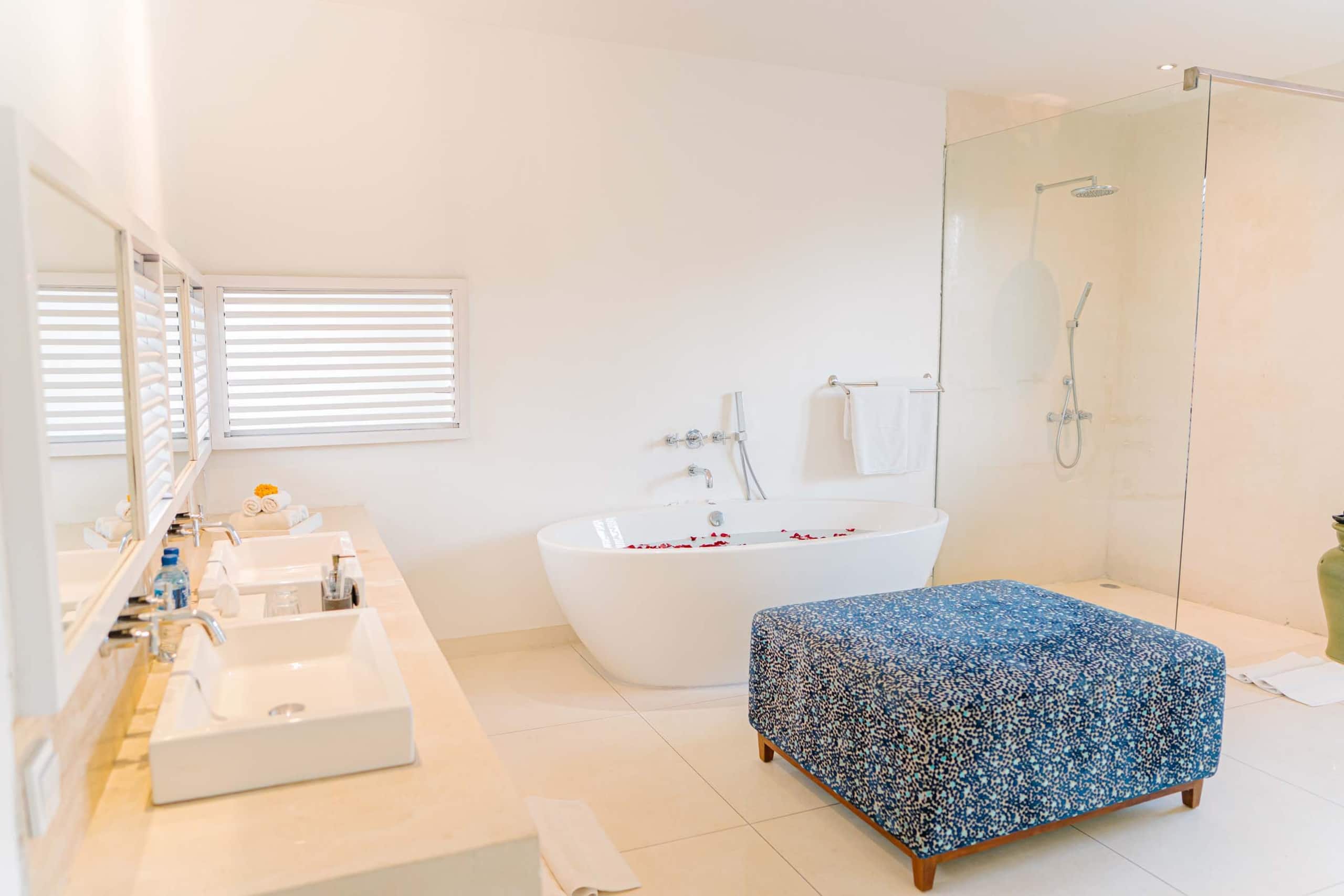 Spacious & Luxury 5BR Villa 100m from beach+butler 36