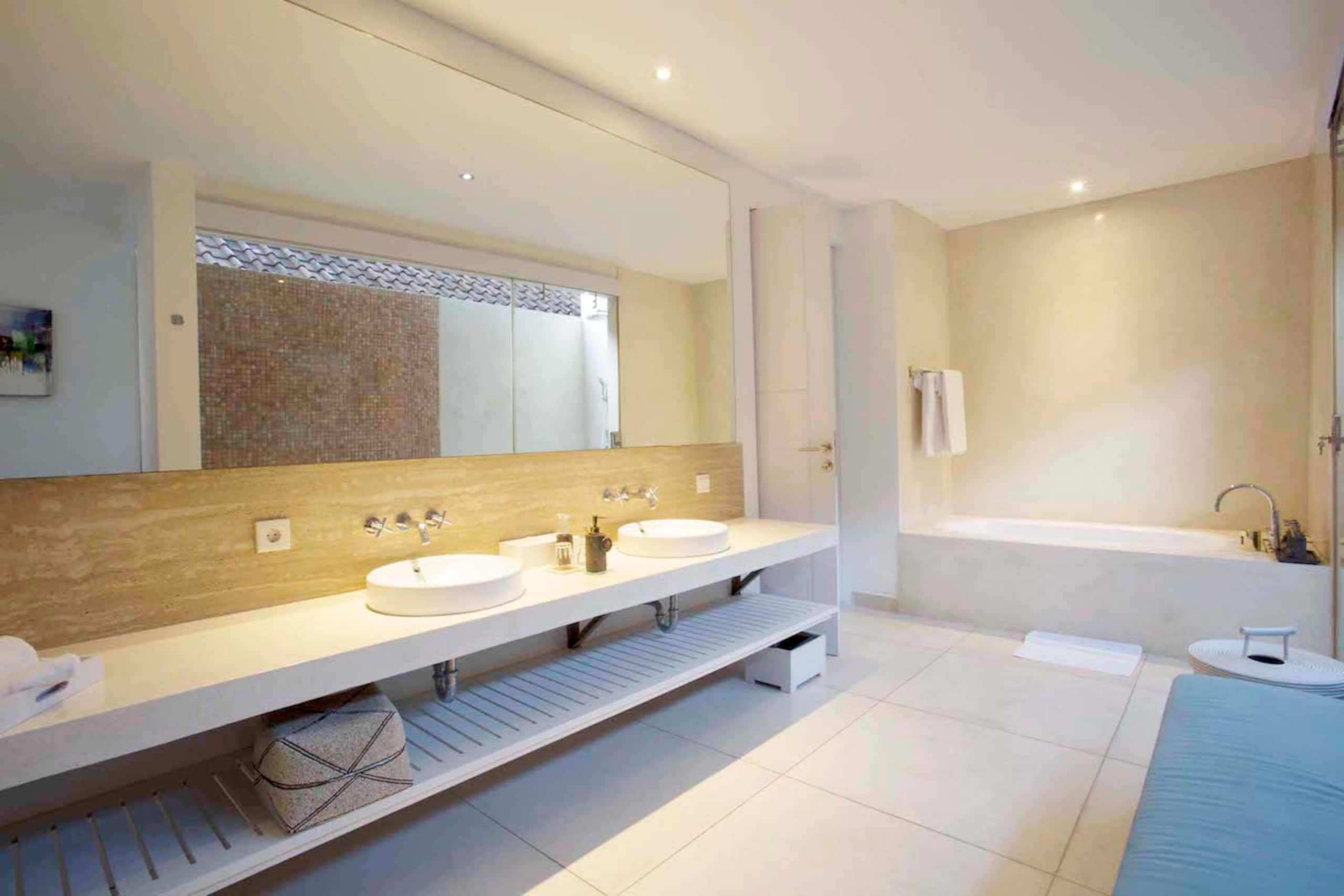 Spacious & Luxury 5BR Villa 100m from beach+butler 38
