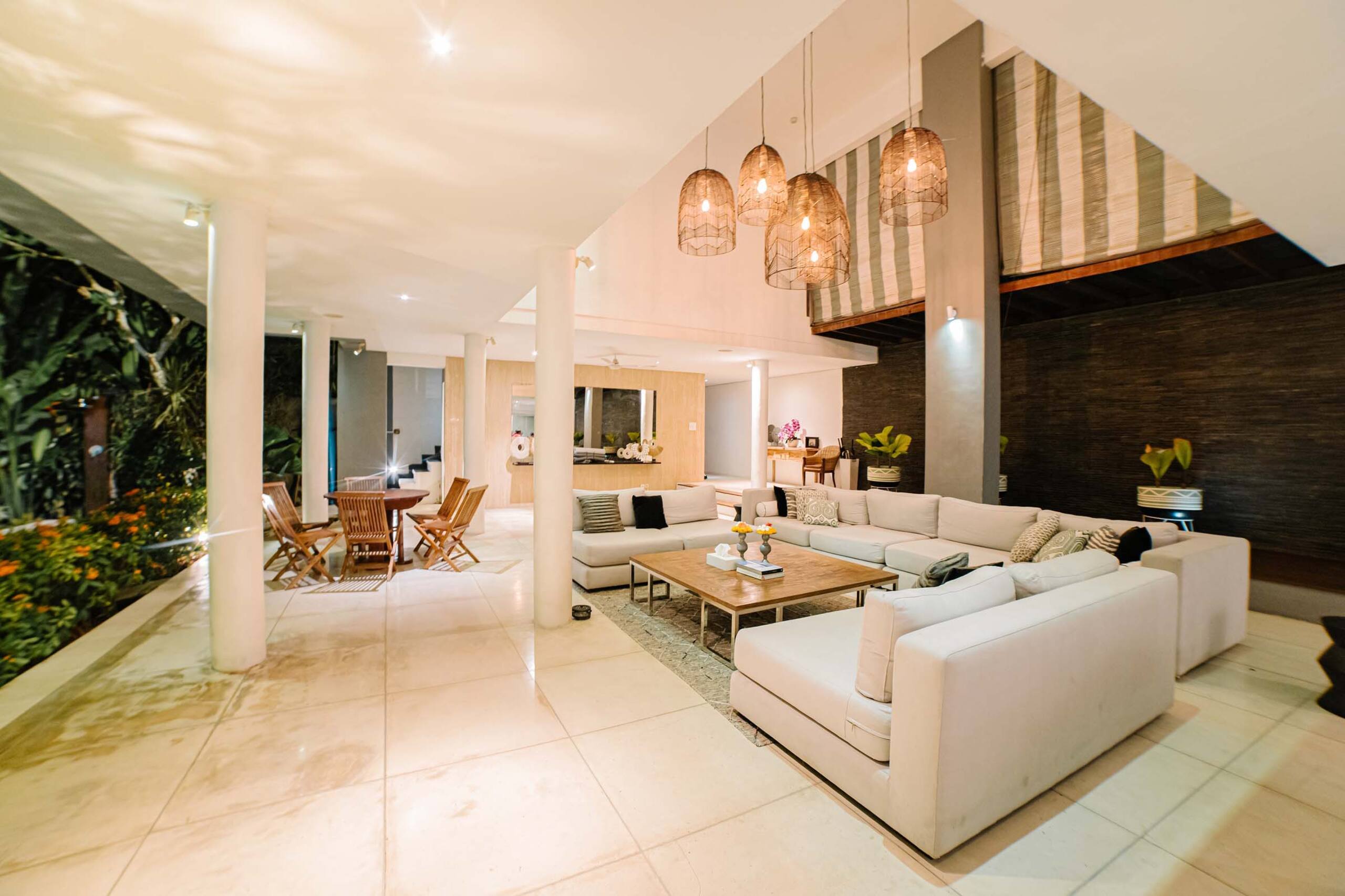 Spacious & Luxury 5BR Villa 100m from beach+butler 10