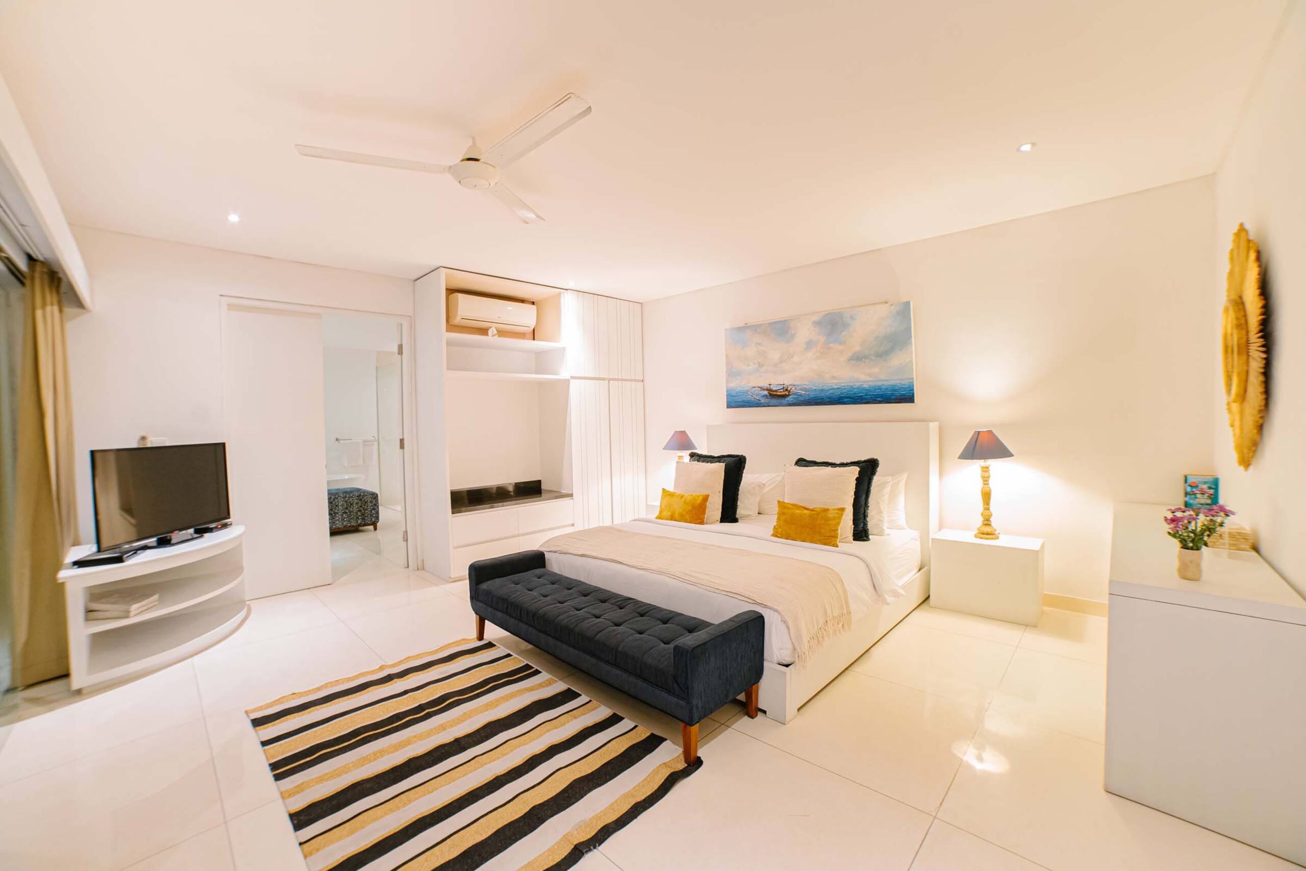 Spacious & Luxury 5BR Villa 100m from beach+butler 26