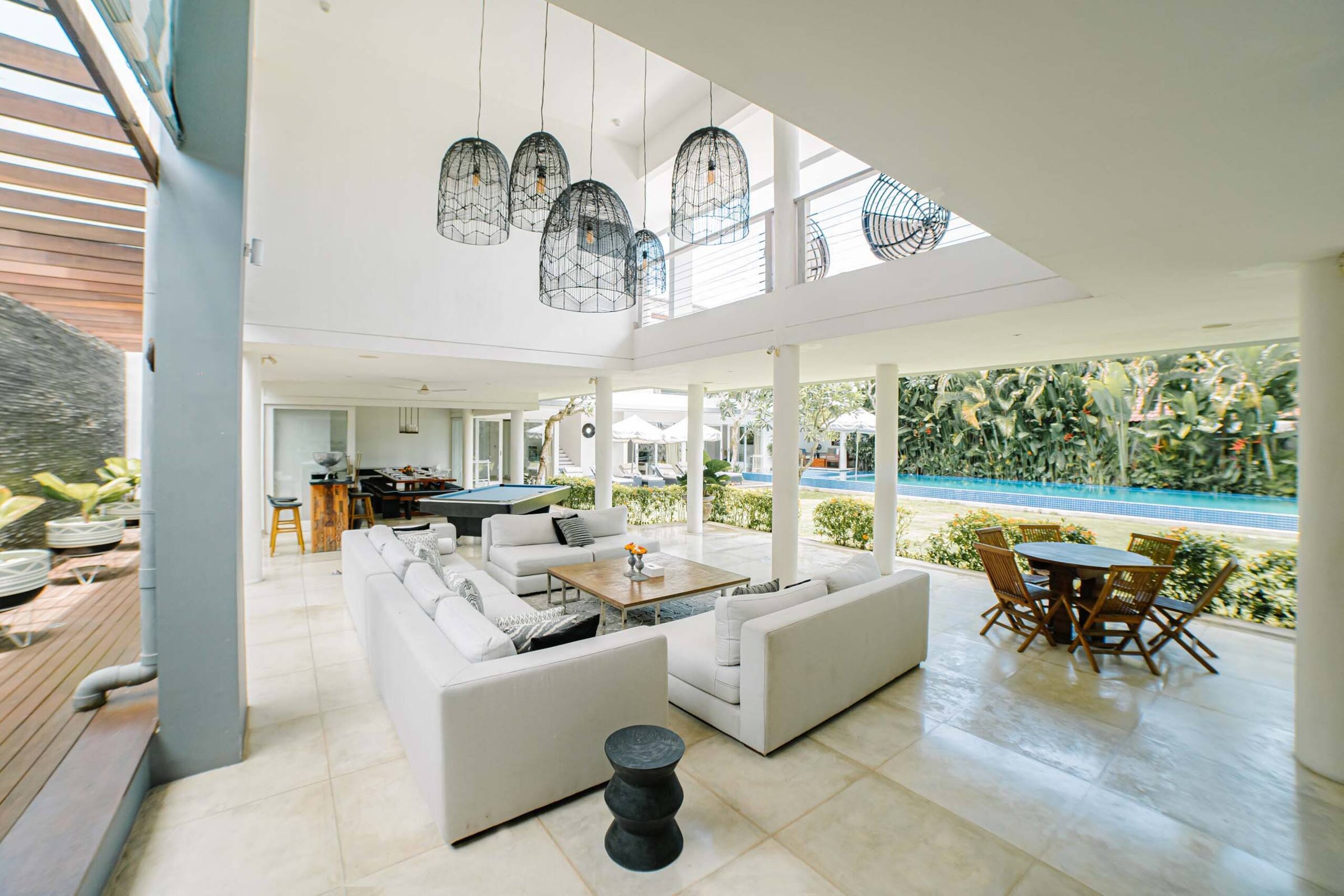 Spacious & Luxury 5BR Villa 100m from beach+butler 12