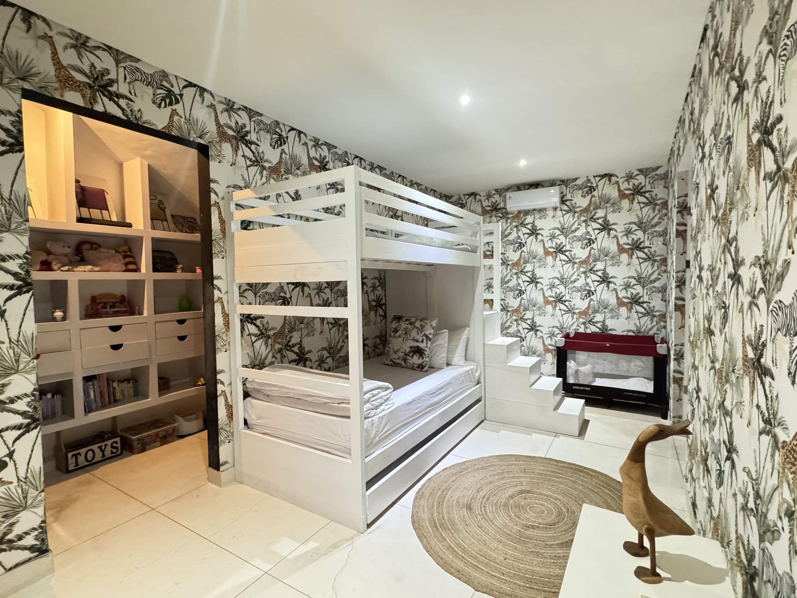 Spacious & Luxury 5BR Villa 100m from beach+butler 31