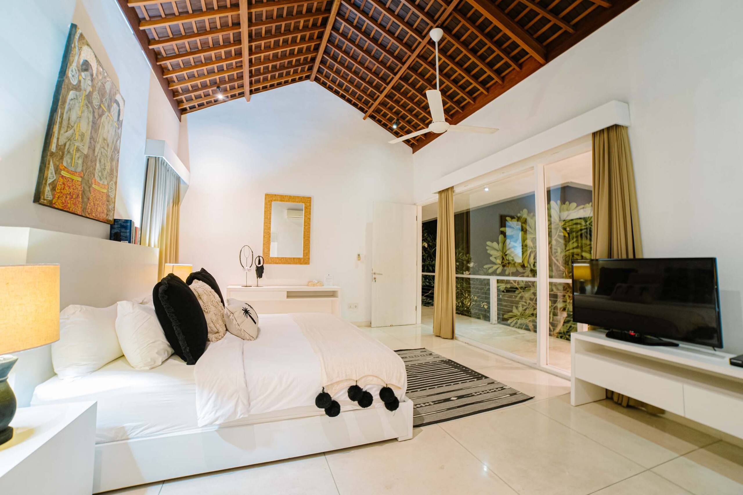 Spacious & Luxury 5BR Villa 100m from beach+butler 23