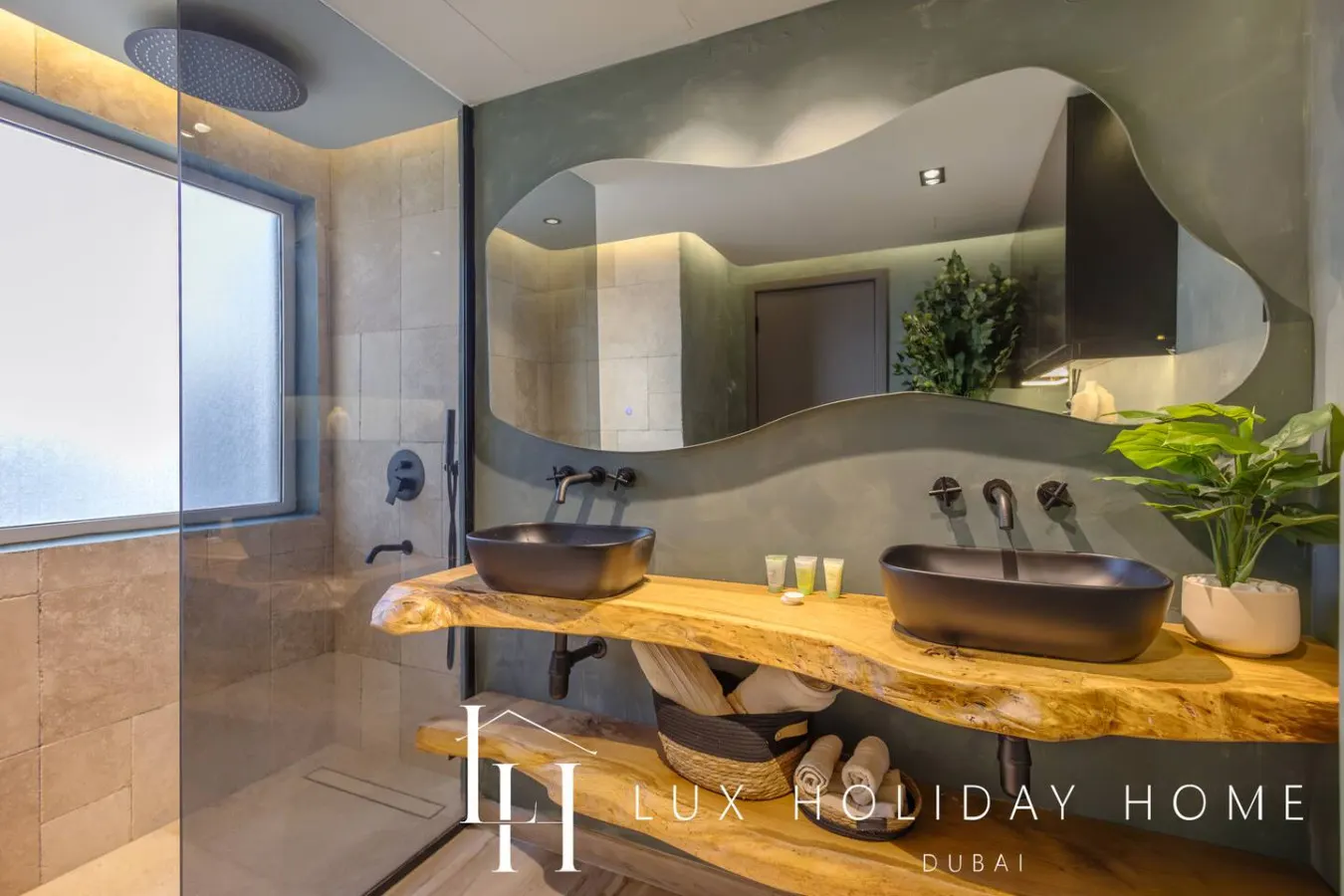 LUX The Contemporary Marina View Suite 7 17