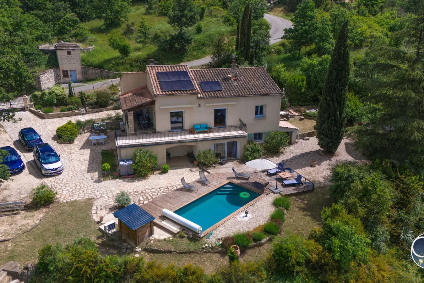 Agréable maison avec piscine proche des Cévennes.