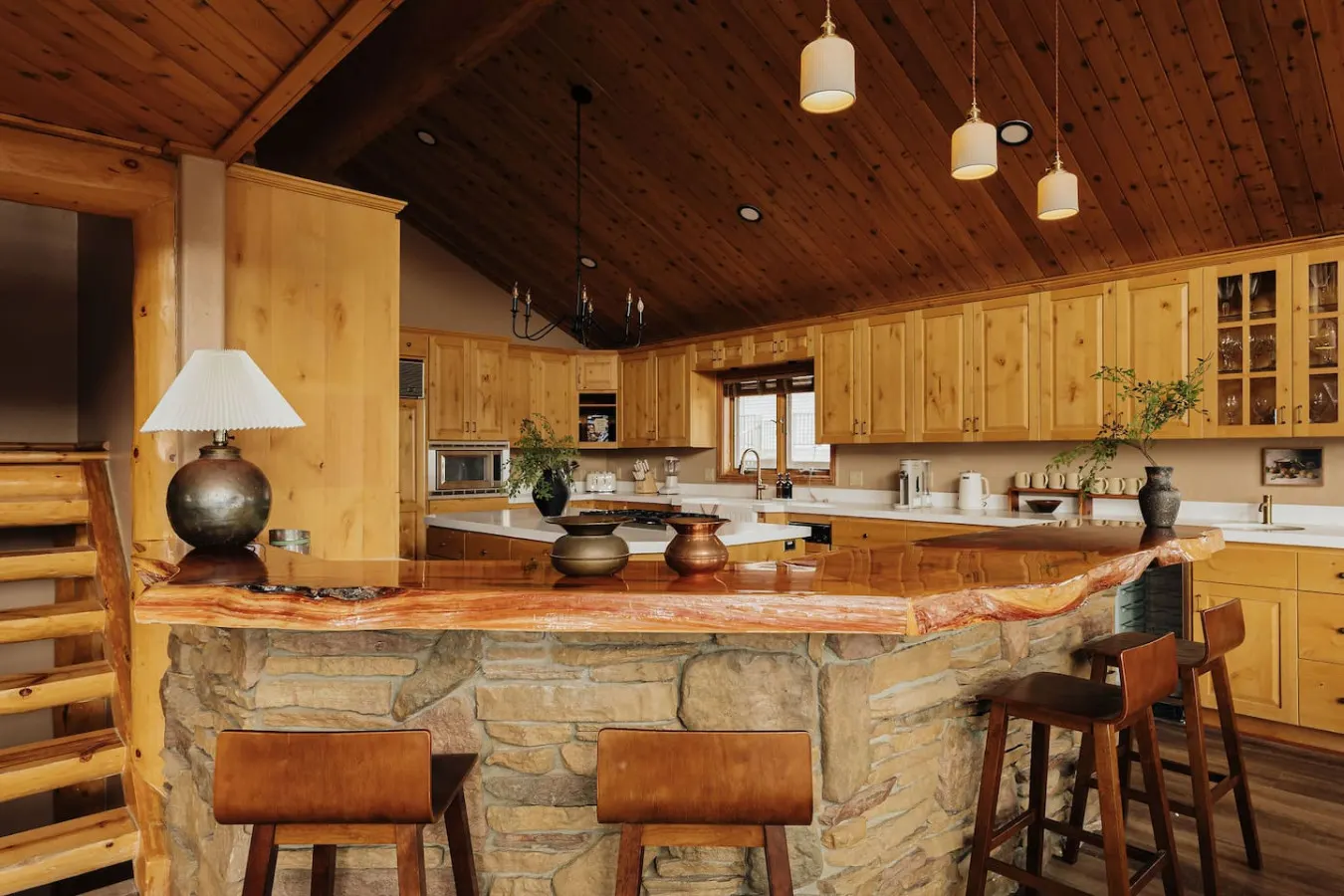 Cliffhanger Cabin, Near Snow Summit w/ Hot Tub 10