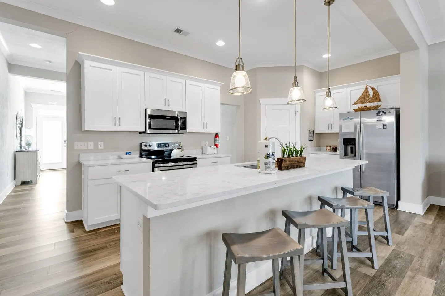 Virginia Beach 4BR Walk to Boardwalk Sleeps 8 4