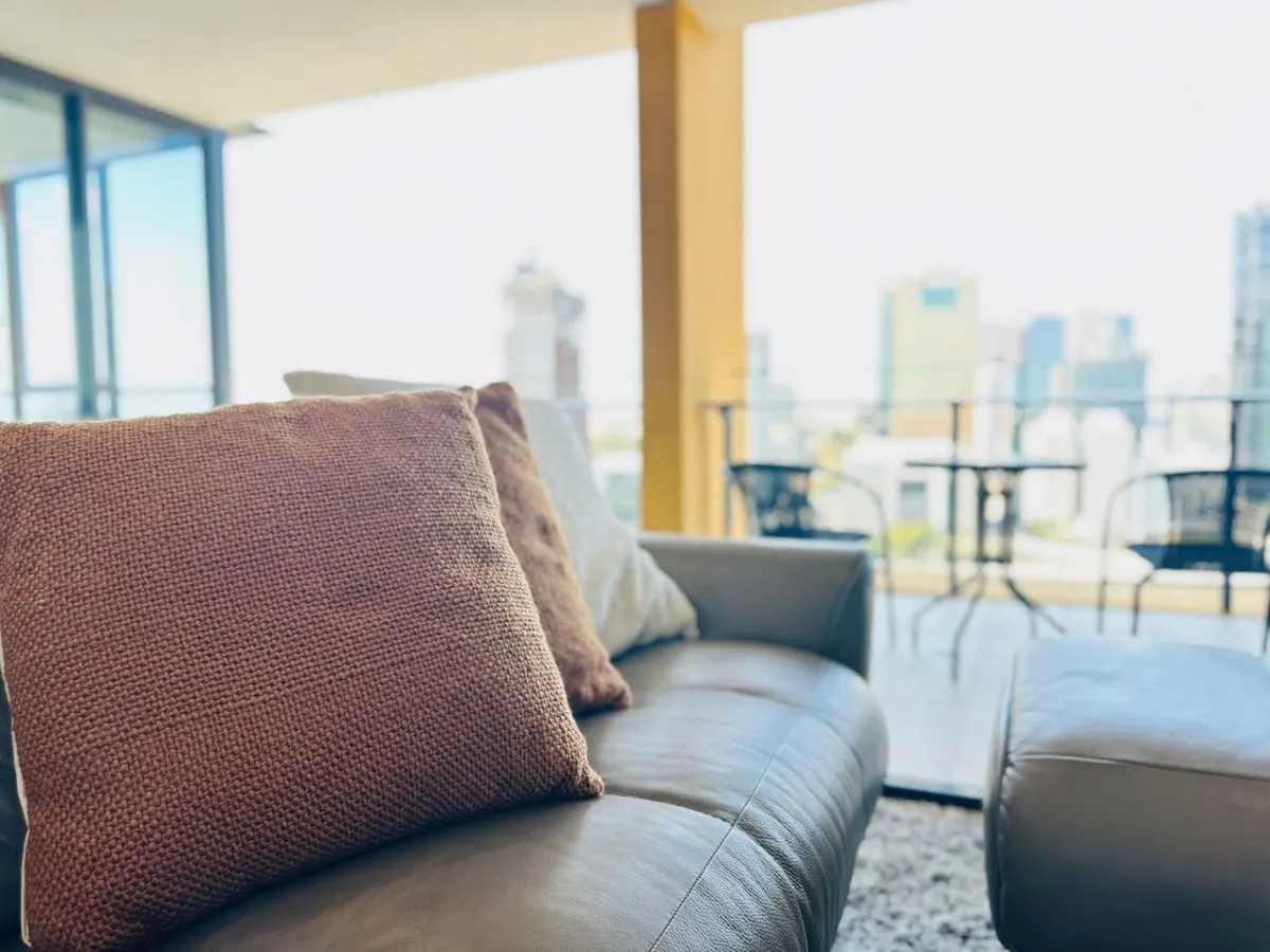 Panorama Penthouse on the River 3BD 2