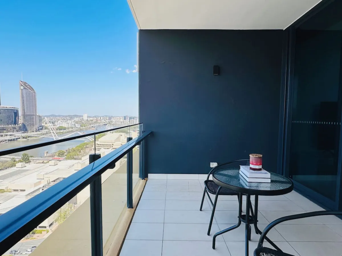 Panorama Penthouse on the River 3BD 3