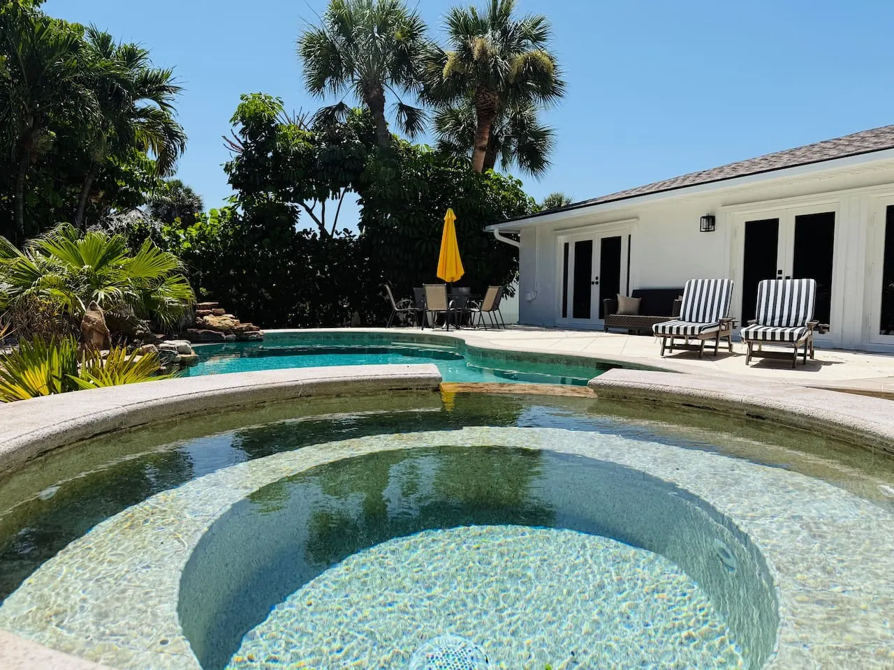 Carltons Cabana 3
