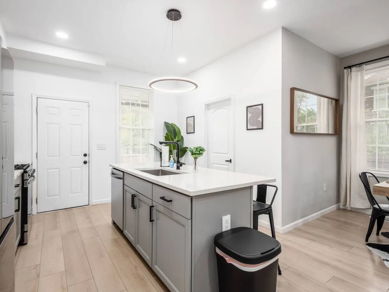 *NEW* Downtown Columbus Condo Sleeps 12 * Arcade 12
